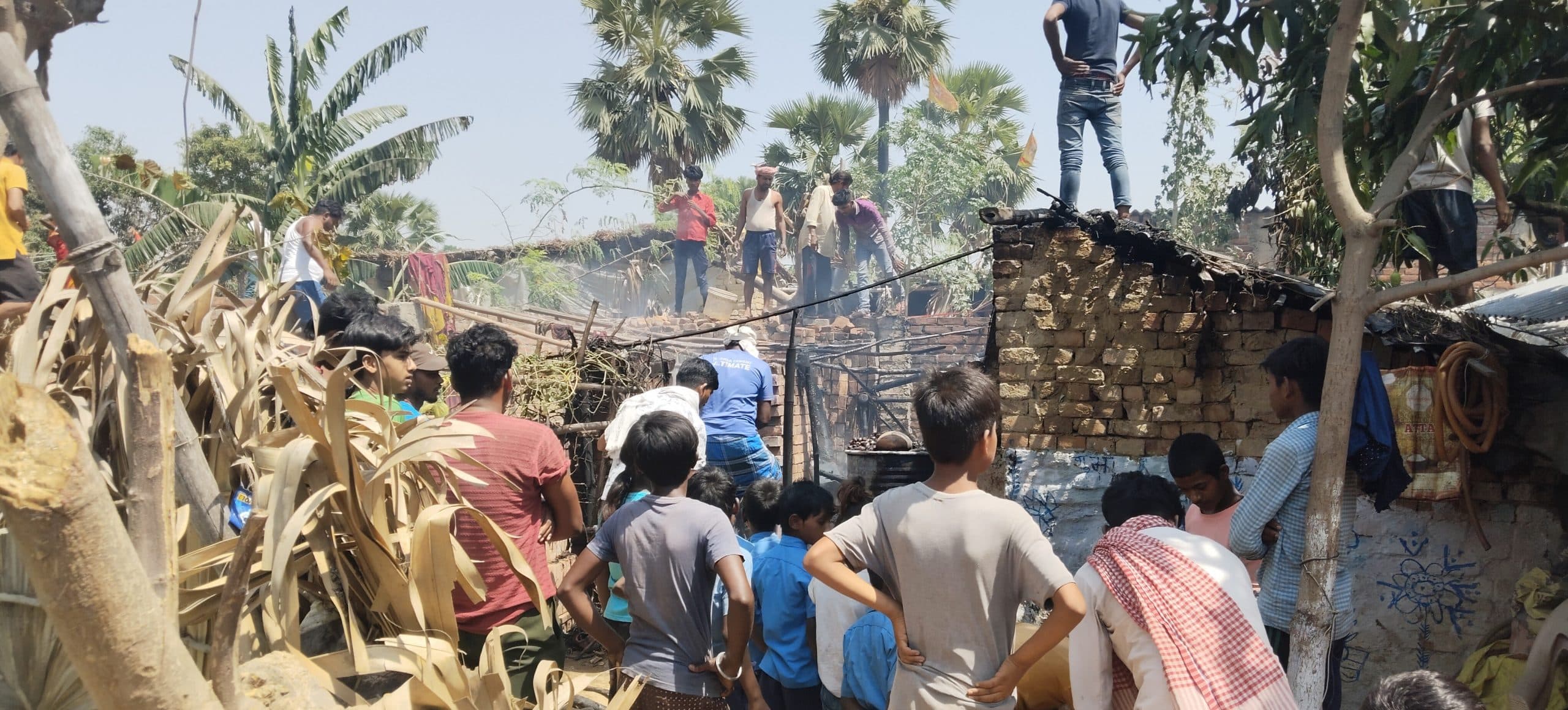 Bhagalpur news मकई का भुट्टा पकाने में लगी आग, दर्जनभर जले घर