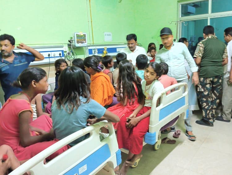 मोकामा में मध्याह्न भोजन खाने के बाद 300 स्कूली छात्र हुए बीमार, मचा हड़कंप
