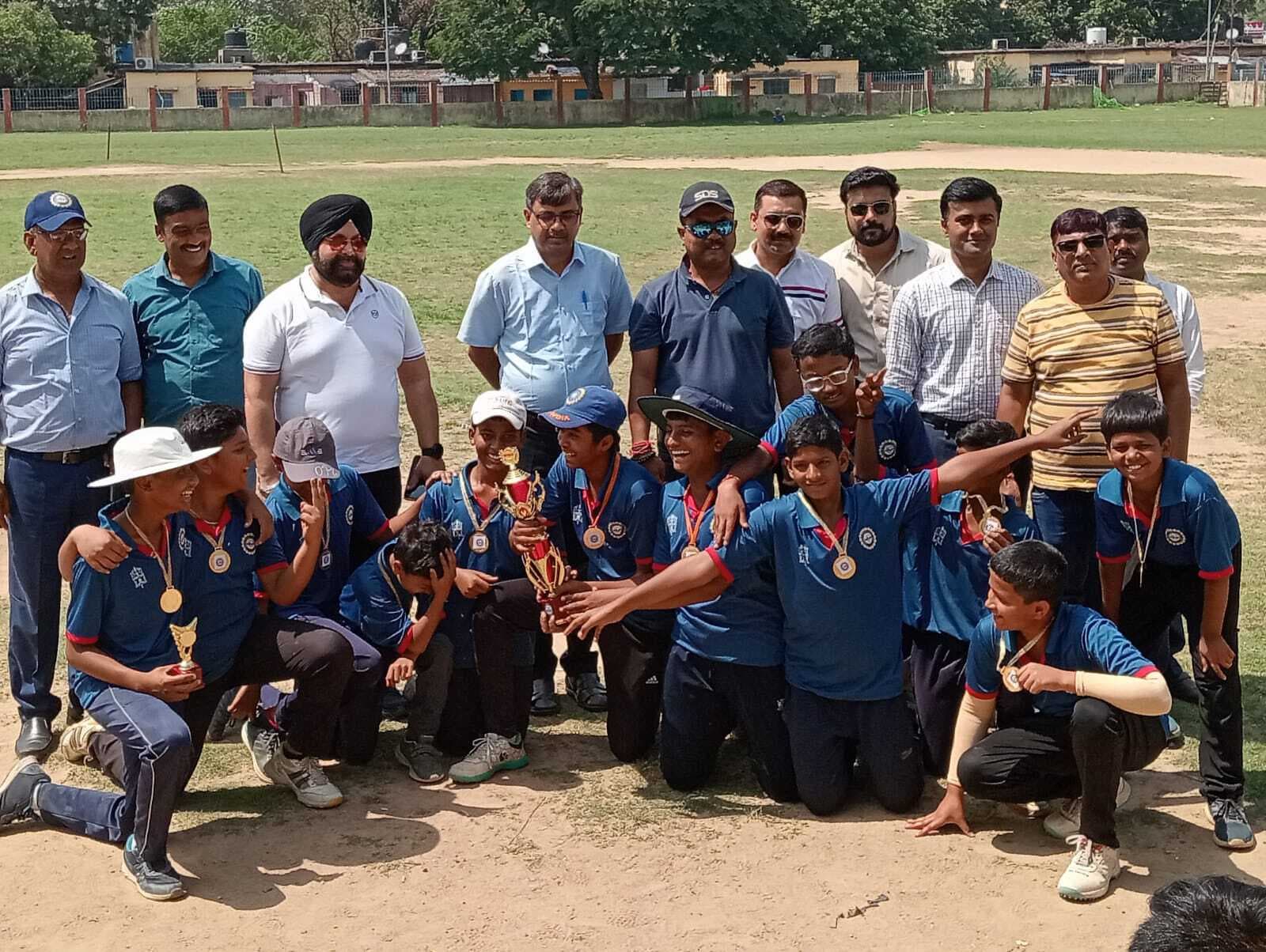 Dhanbad News: ब्लू को पांच विकेट से हरा डीसीसीसी ग्रीन बना चैंपियन