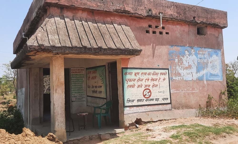 गर्मी के कारण आंगनबाड़ी केंद्र नहीं पहुंच रहे हैं बच्चे
