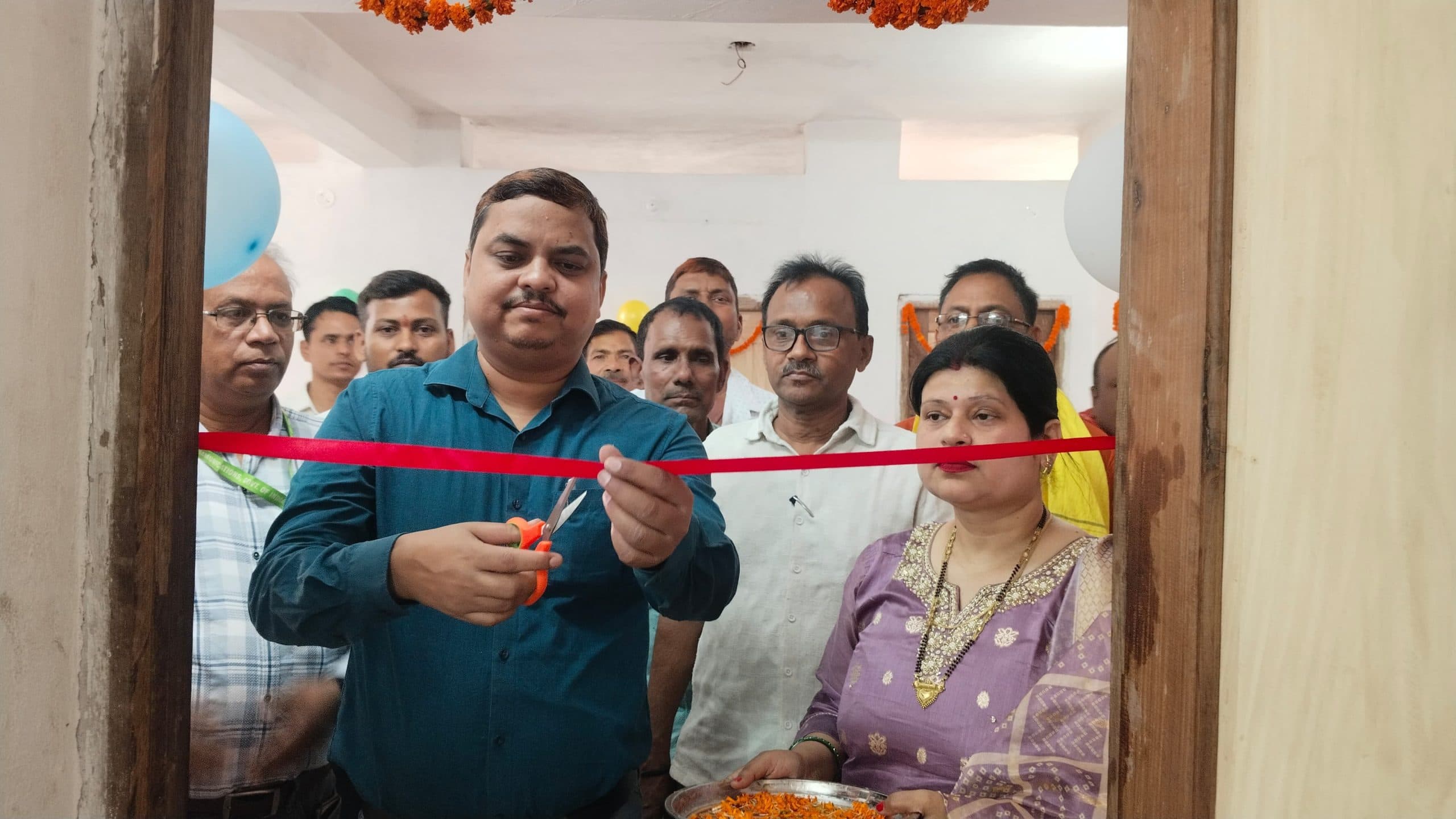 डाक अधीक्षक ने दरिहट में उप डाकघर के कार्यालय का किया उद्घाटन