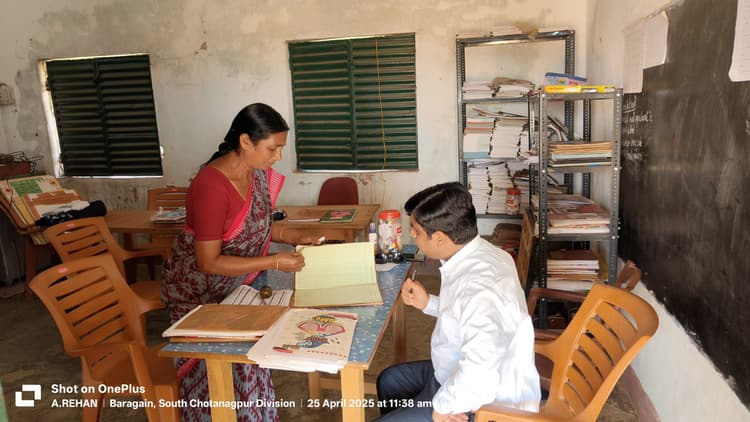 डीएसइ ने कर्रा प्रखंड के विभिन्न विद्यालयों का किया निरीक्षण