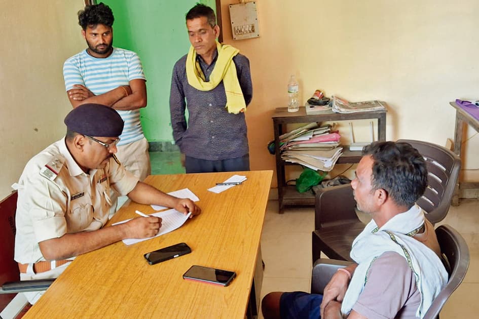 Saran News : सदर अस्पताल में इलाज के दौरान वृद्ध की मौत, परिजनों ने लगाया अनियमितता का आरोप