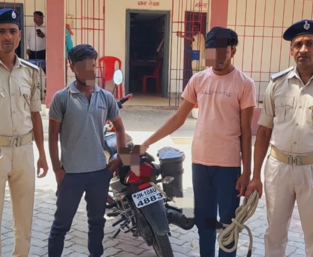 चोरी की बाइक जब्त, दो आरोपित गिरफ्तार