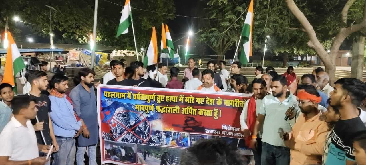 आतंकी हमले के खिलाफ निकाला कैंडल मार्च