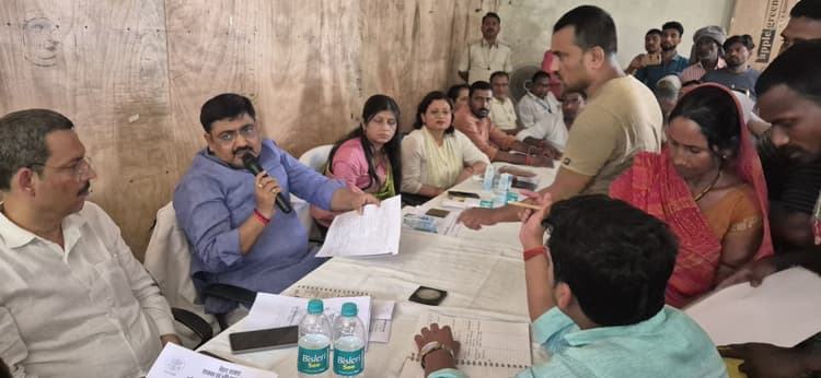 विधायक के जनता दरबार में अंचल कार्यालय से संबंधित अनियमितता का छाया रहा मुद्दा