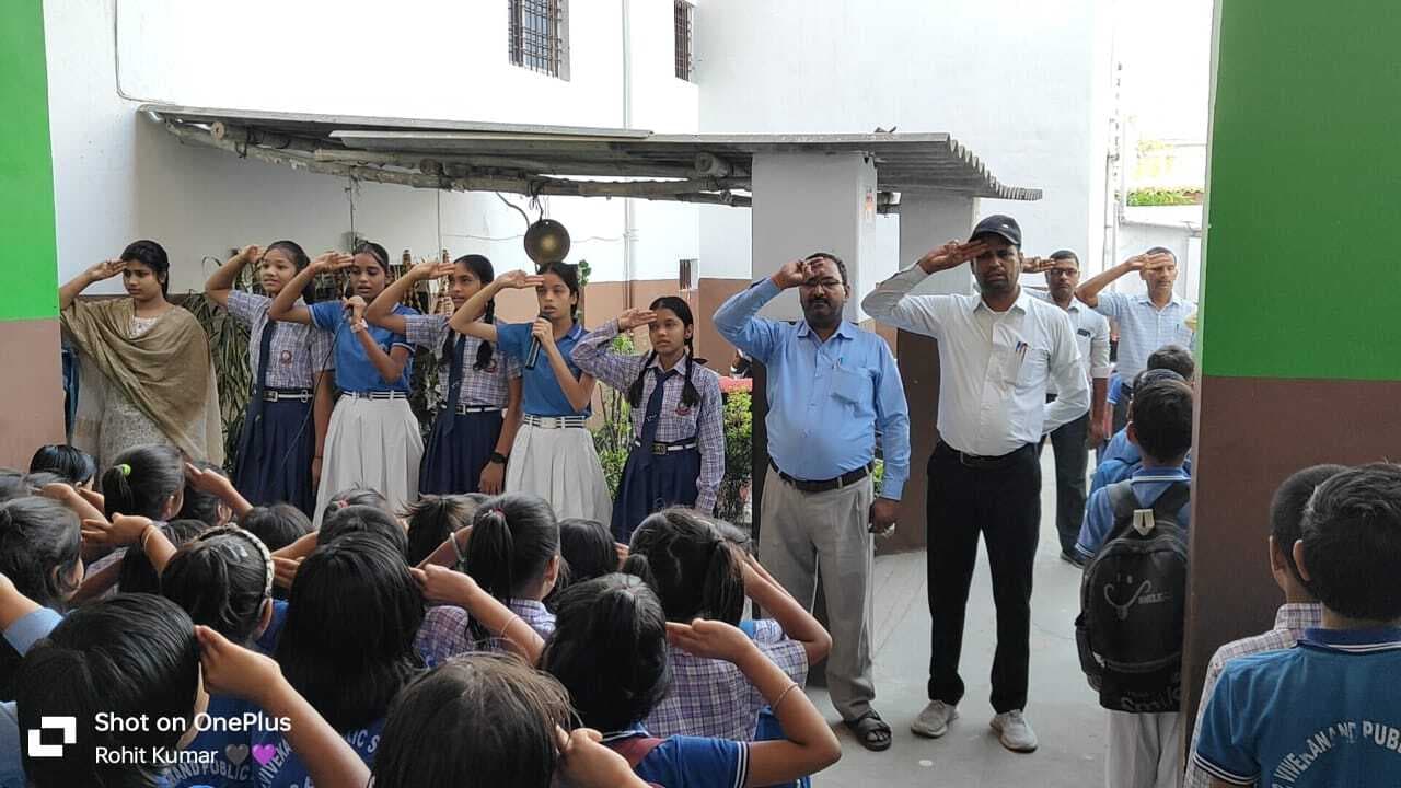 पहलगाम में मारे गये सैलानियों को दी श्रद्धांजलि