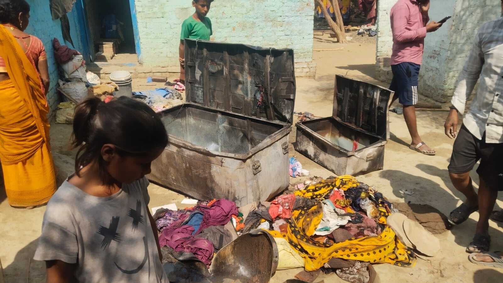 गैस सिलिंडर फटने से घर में लगी आग, तीन लाख की संपत्ति जली