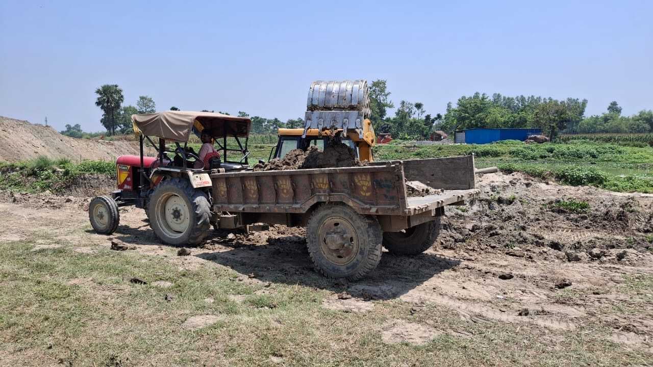 अवैध ढंग से हो रहा मिट्टी का खनन