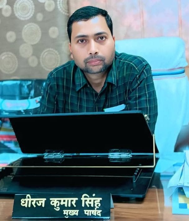 प्रधानमंत्री आवास योजना शहरी के लाभुकों को दी जा रही राशि, मुख्य पार्षद