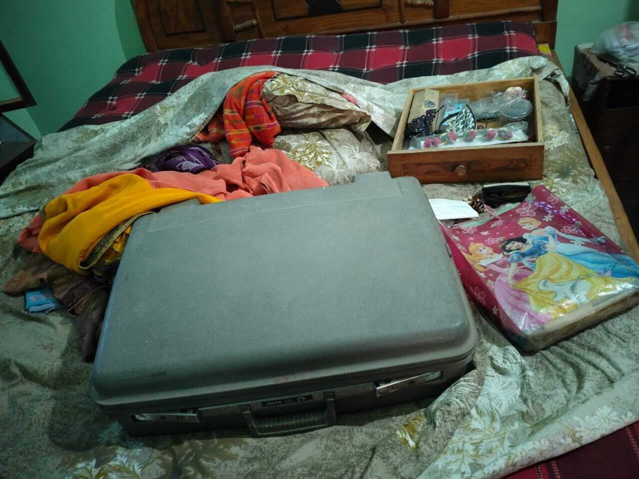 मीरगंज के नरइनिया में 52 हजार नकद सहित लाखों की संपत्ति की चोरी