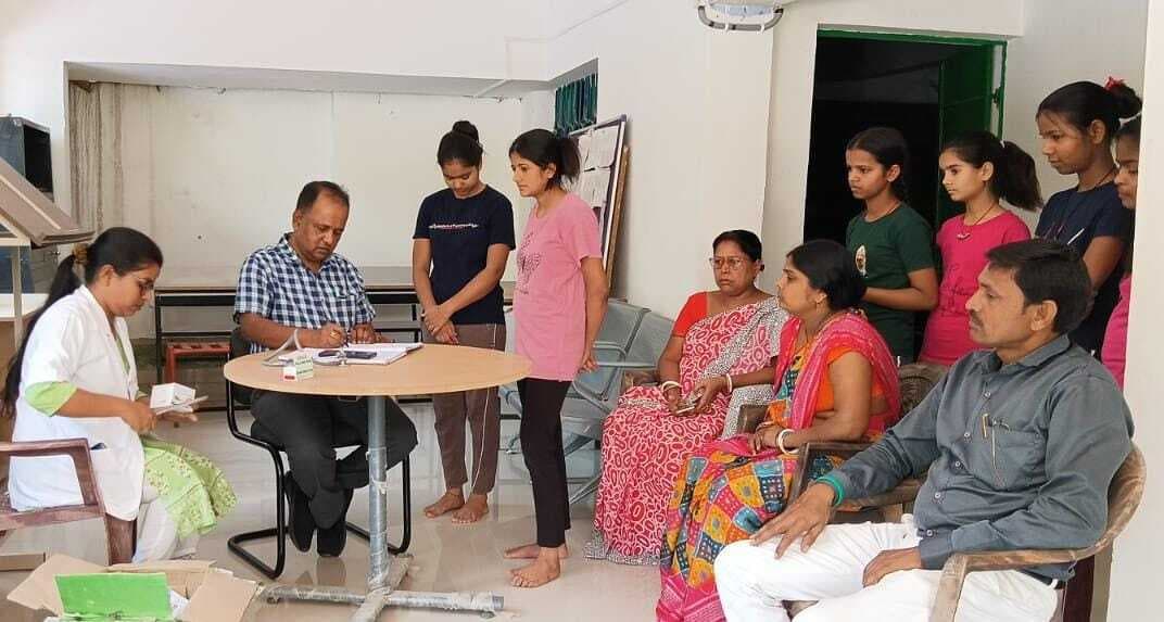 कस्तूरबा गांधी आवासीय विद्यालय में छात्राओं की हुई स्वास्थ्य जांच