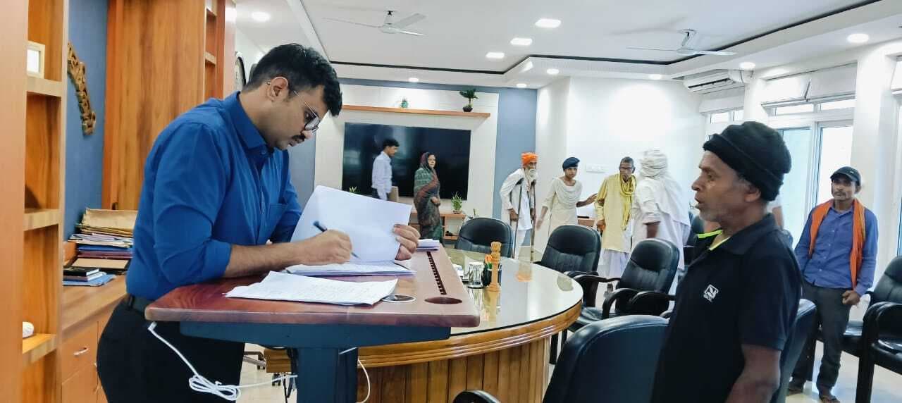 जन शिकायत निवारण में डीसी ने सुनी समस्याएं