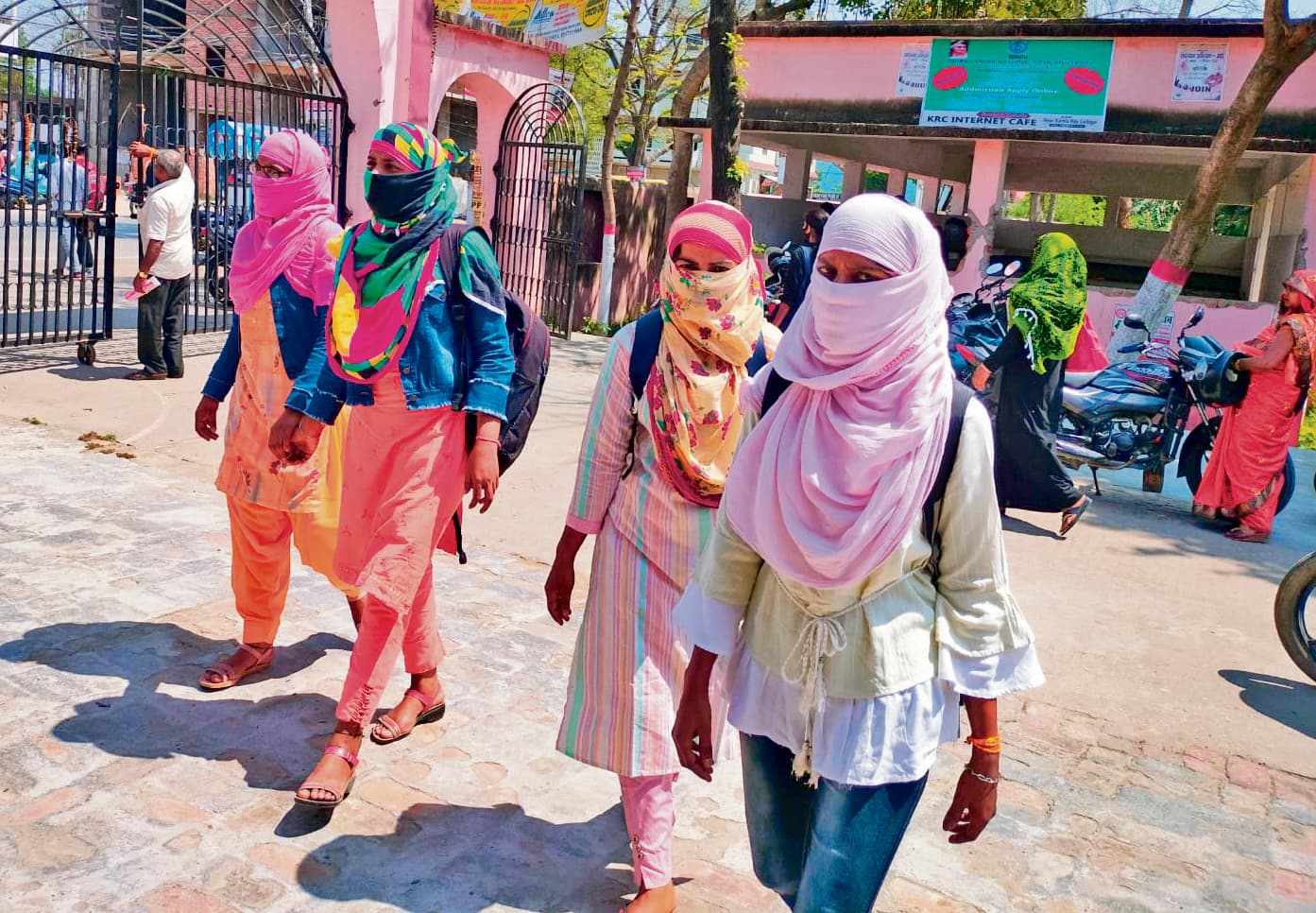 Gopalganj News  : 43.2 डिग्री पर पहुंचा जिले का तापमान, सीजन का सबसे गर्म दिन रहा शुक्रवार