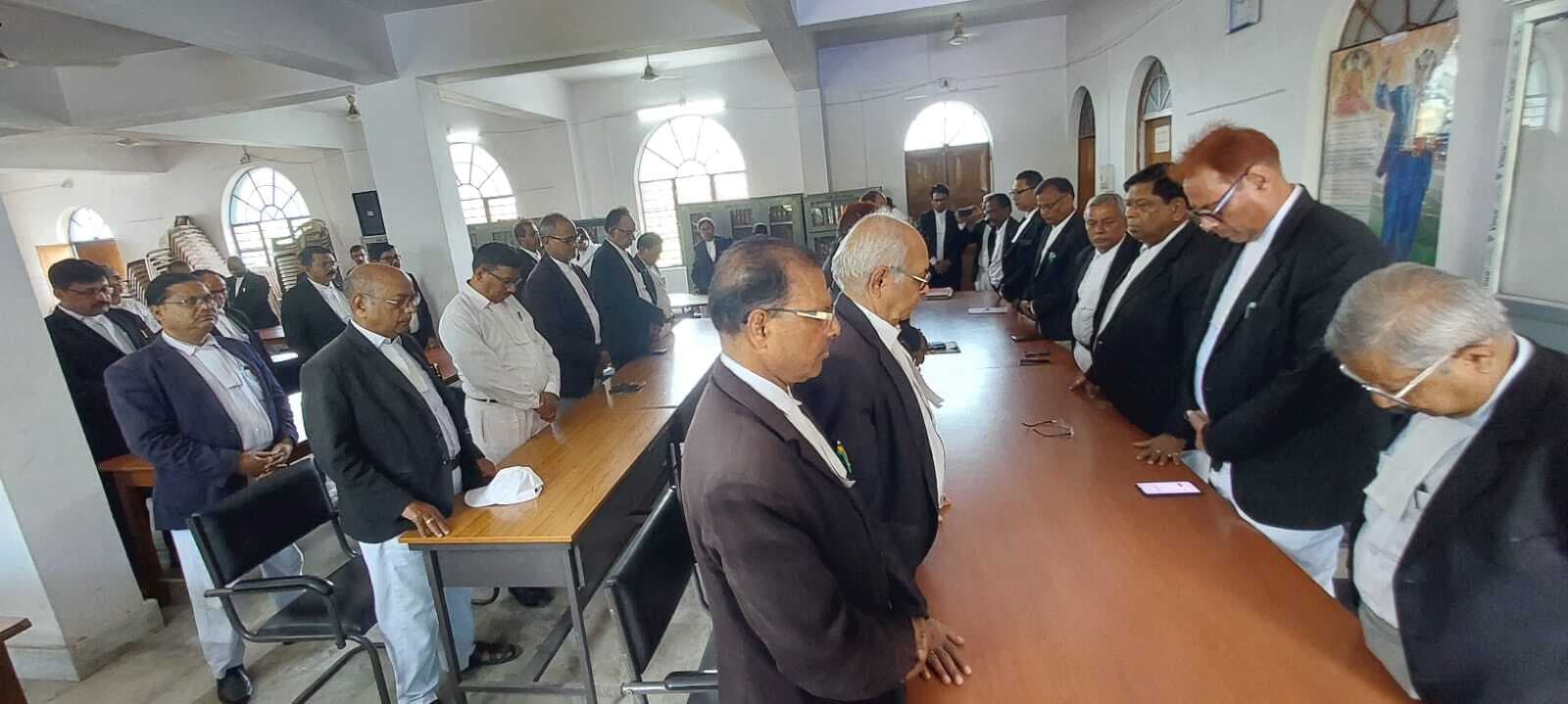 अधिवक्ता संघ ने मारे गये सैलानियों के प्रति जताया शोक