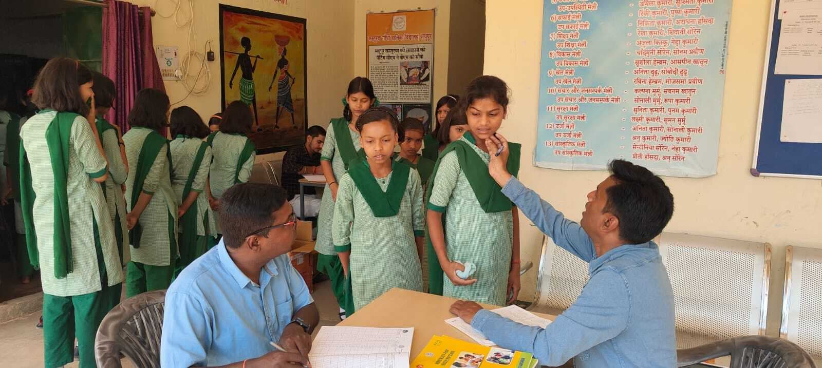 कस्तूरबा गांधी आवासीय विद्यालय में छात्राओं की हुई स्वास्थ्य जांच