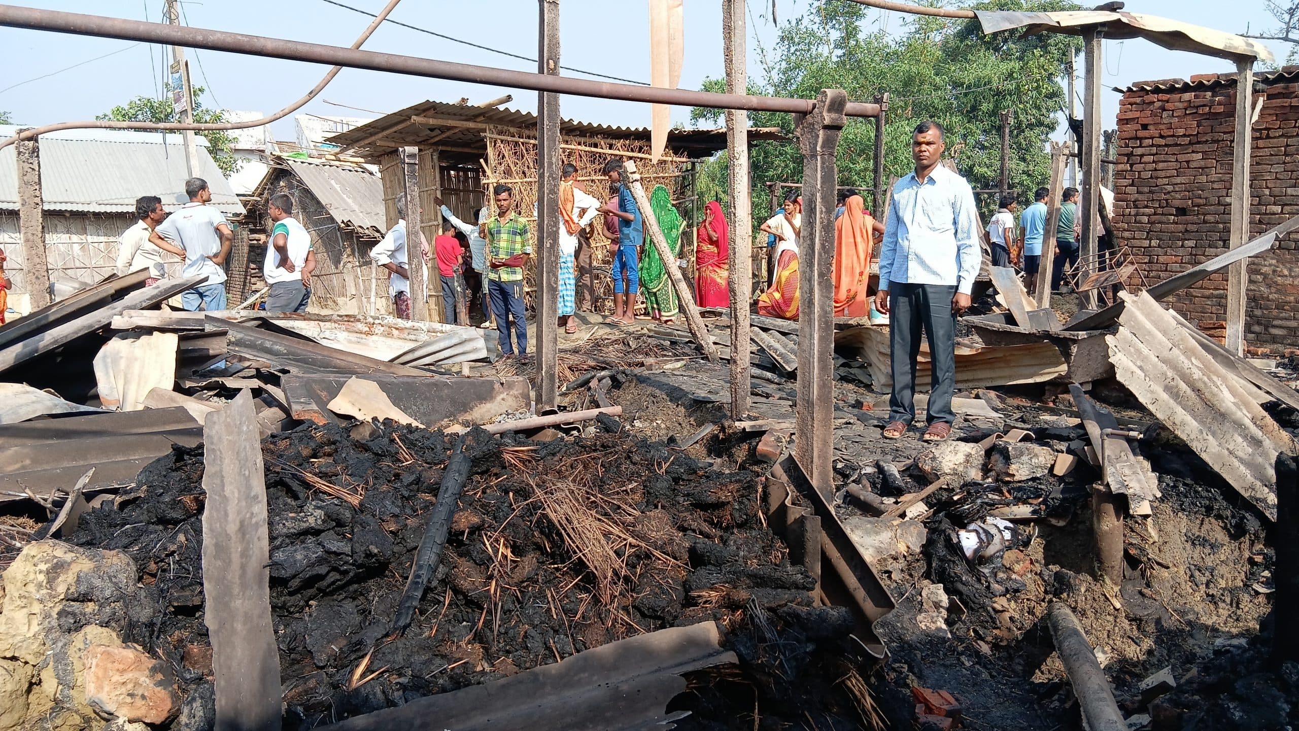 Madhubani News : आग लगने आठ घर जले, चार बकरी की झुलसने से मौत