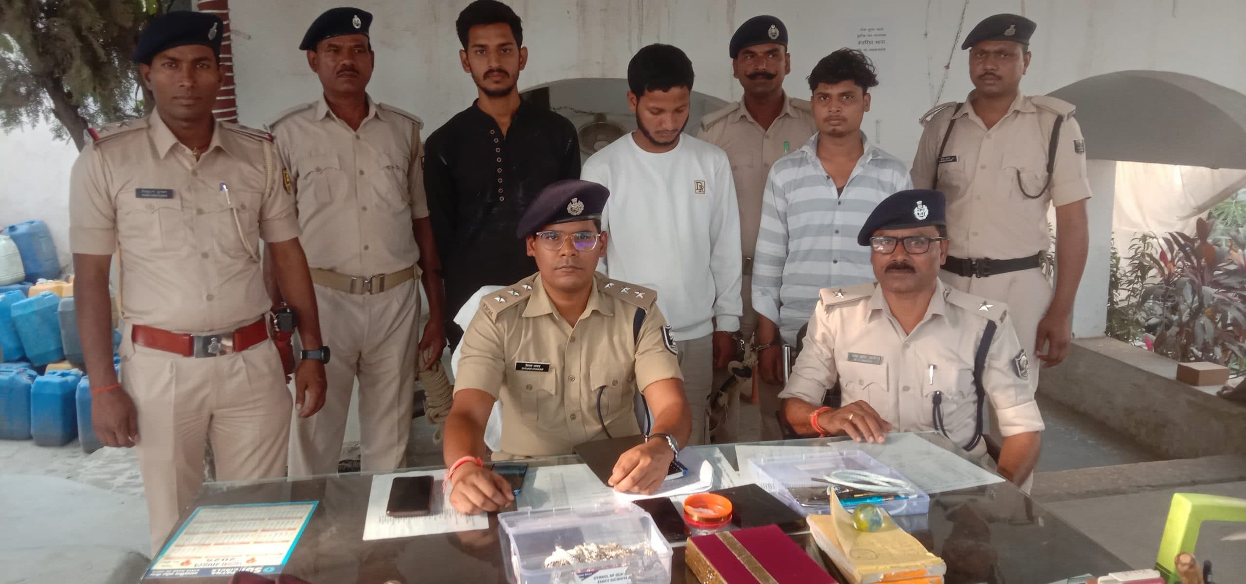 Motihari: स्वर्ण व्यवसायी व किराना दुकानदार से लूट मामले का खुलासा