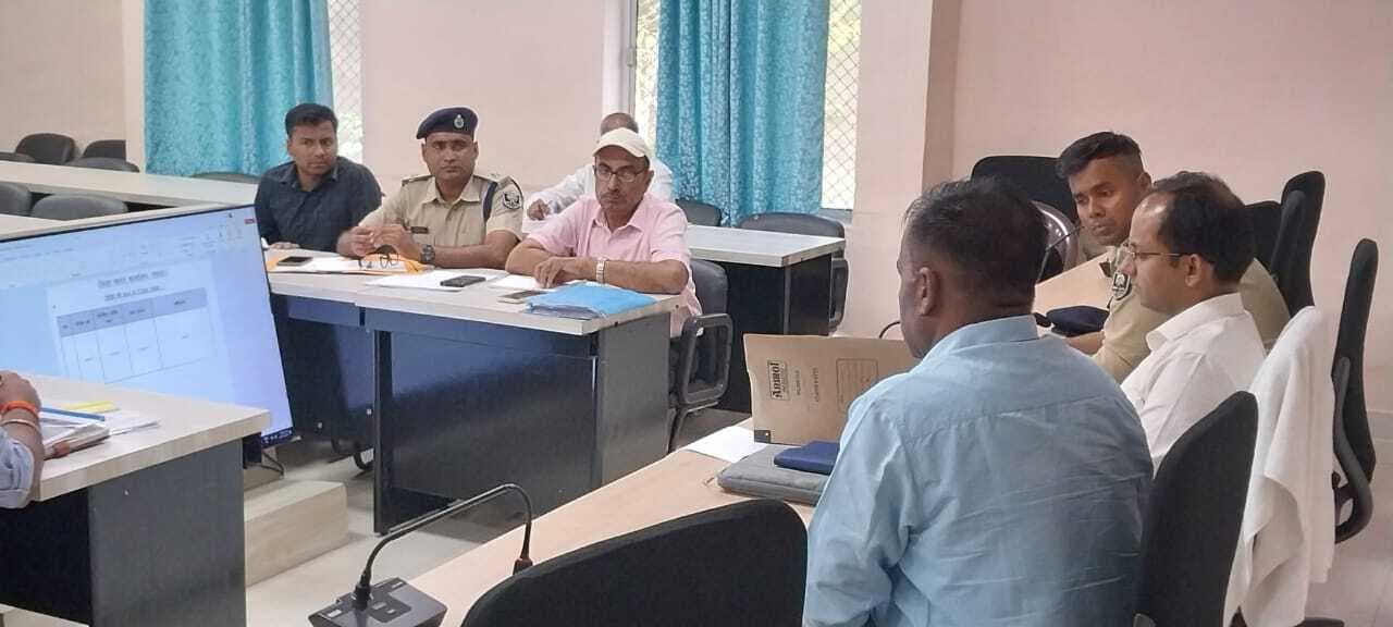 शराब के साथ पकड़े गये 1190 वाहनों की जल्द कराएं नीलामी : डीएम