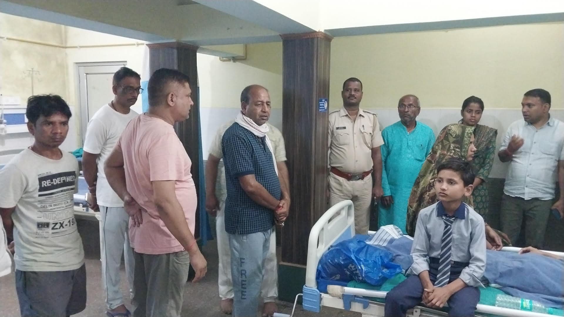 Madhubani News : स्कूल बस दुर्घटनाग्रस्त, एक दर्जन बच्चे जख्मी