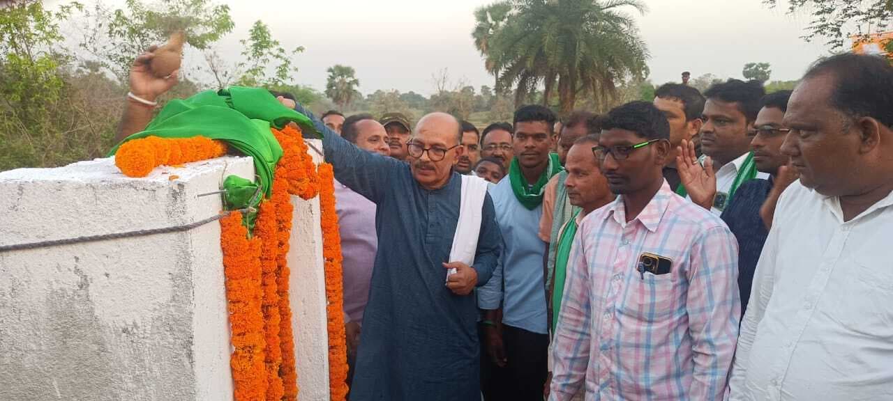 स्पीकर ने उच्चस्तरीय पुल का किया शिलान्यास