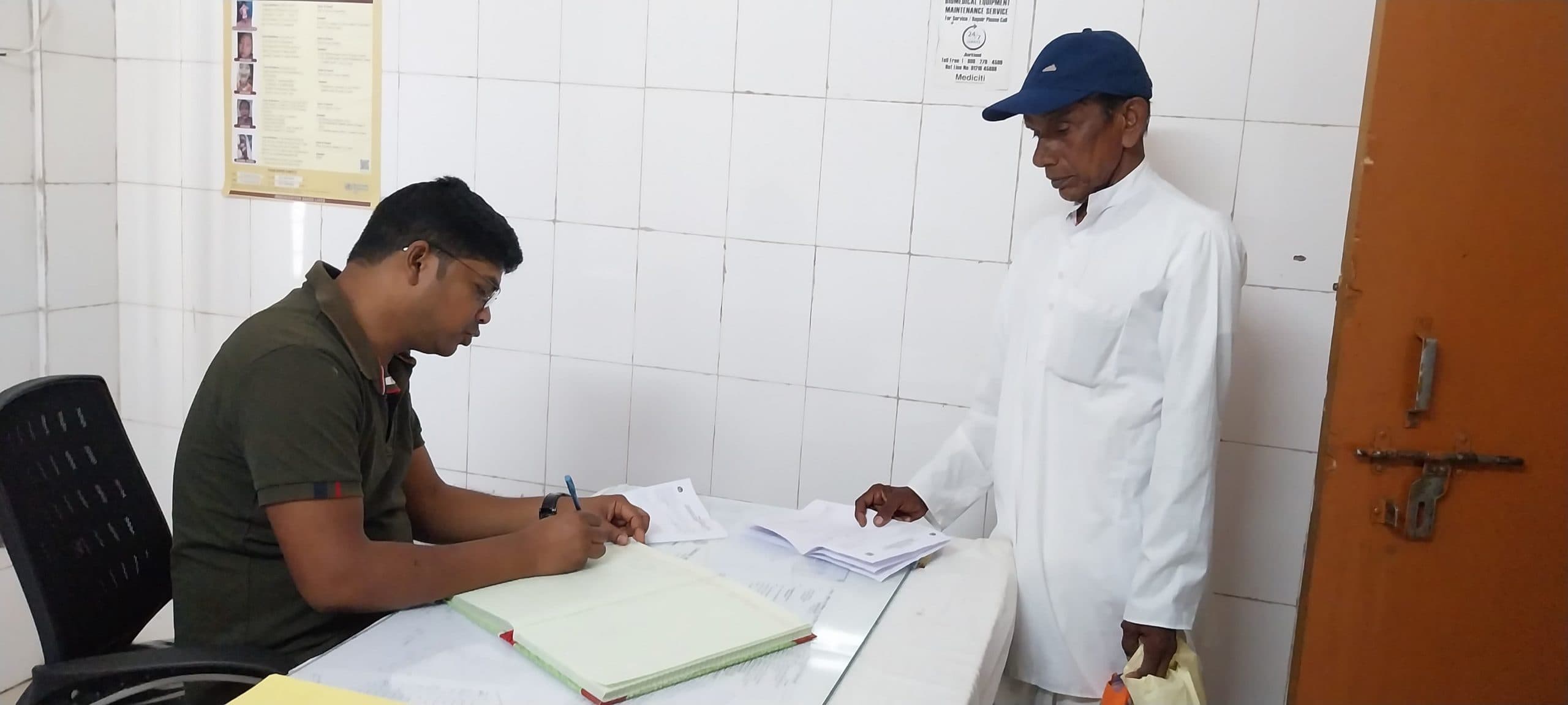 Seraikela News : आसमान से बरस रही आग, सदर अस्पताल में ओआरएस की व्यवस्था नहीं