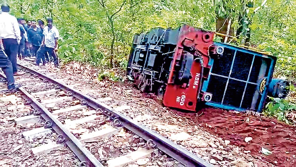 दार्जिलिंग में टॉय ट्रेन का इंजन पटरी से उतरा, कोई हताहत नहीं