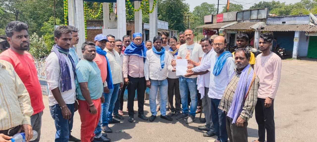 Bokaro News : आंबेडकर की प्रतिमा के अपमान के विरोध में प्रदर्शन