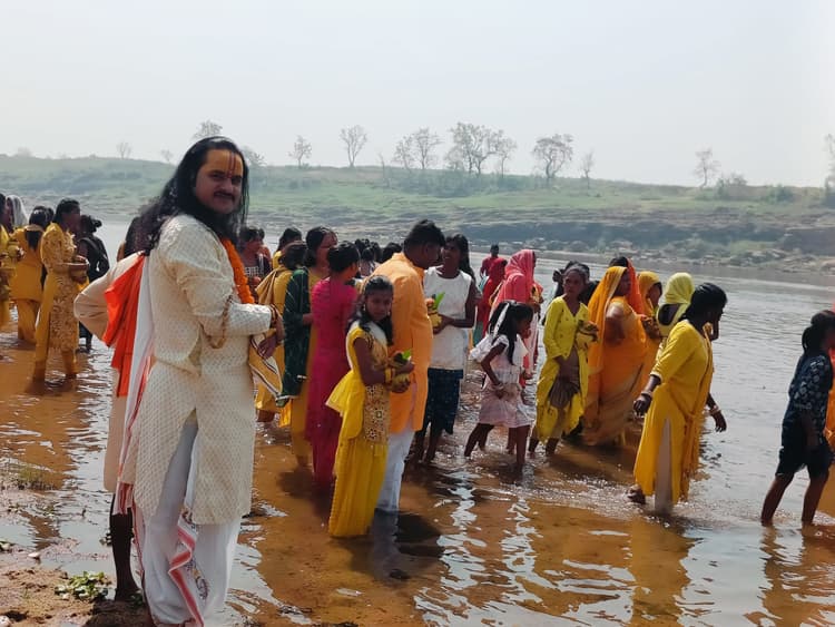 Bokaro News : संडे बाजार में सात दिवसीय यज्ञ शुरू