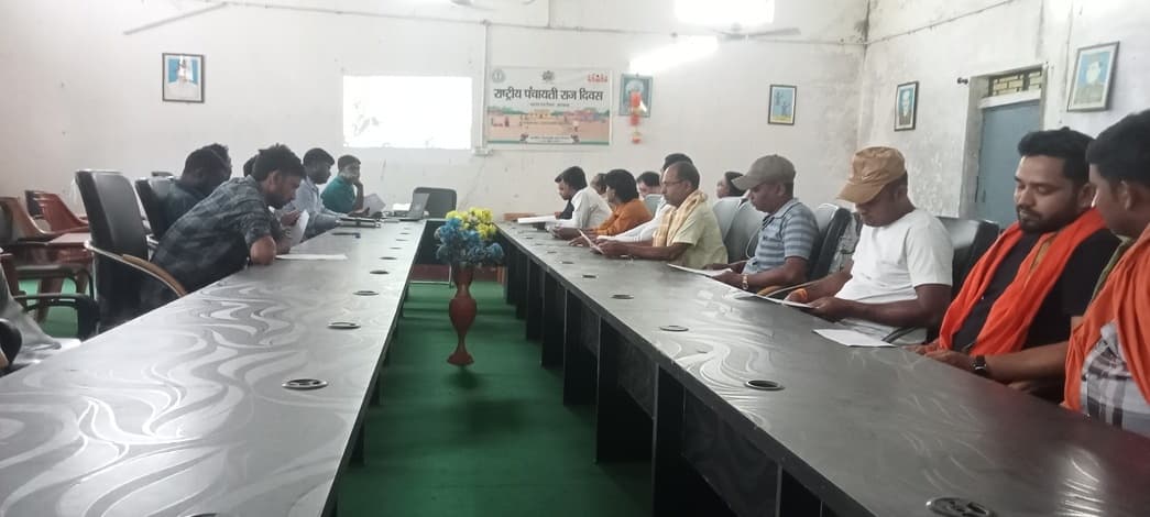 समय देकर ग्रामीणों का सहयोग करें पंचायत सहायक : बीडीओ