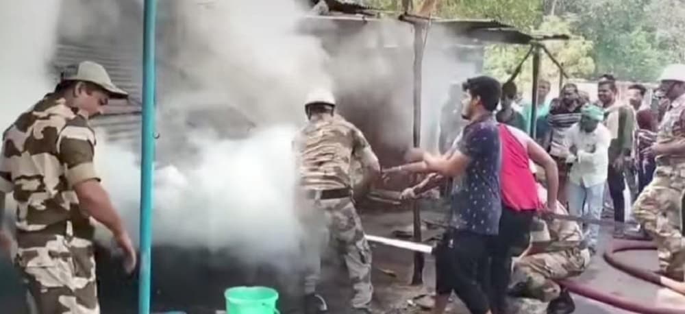 Bokaro News: जूते की दुकान में लगी आग, ढाई लाख रुपये का नुकसान