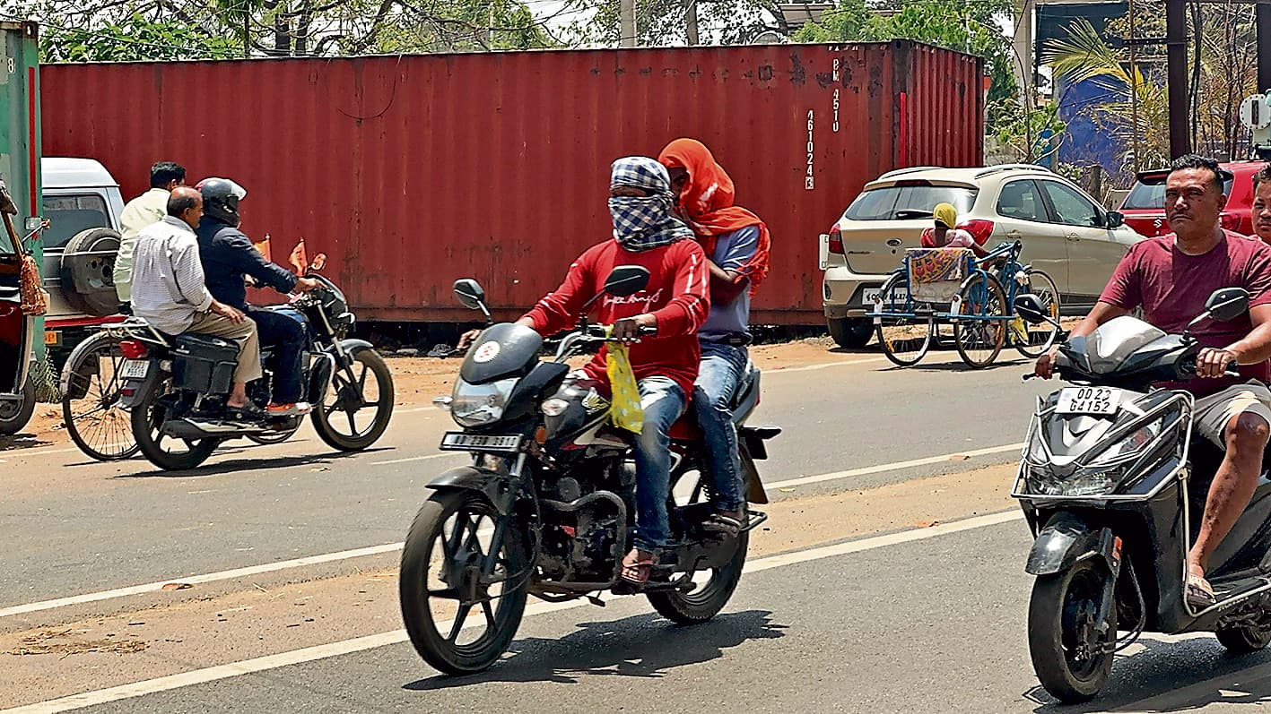 Jharsuguda News: 45.2 डिग्री तापमान और झुलसाने वाली हवाओं ने जीना किया दुश्वार