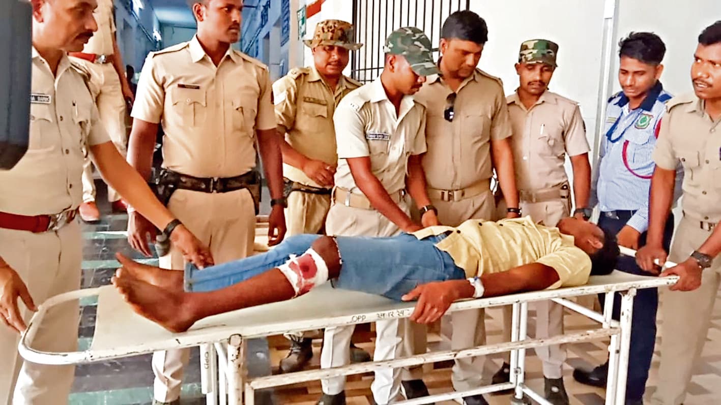 Rourkela News: डाका डालकर भाग रहे बदमाशों ने पुलिस पर चलायी गोली, जवाबी कार्रवाई में दो घायल