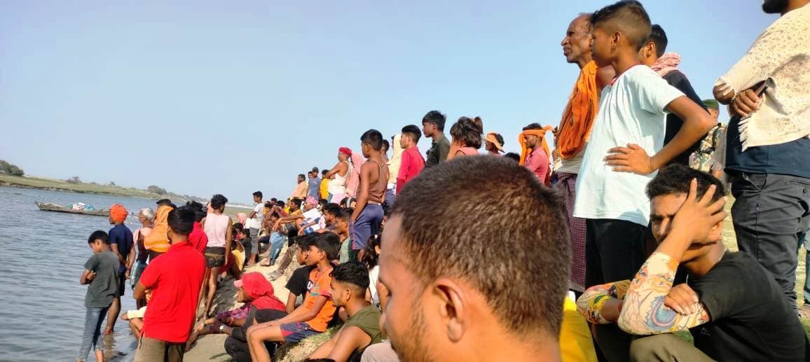 Bhagalpur News: भैंस चराने गये पशुपालक गंगा में डूबे, तलाश जारी