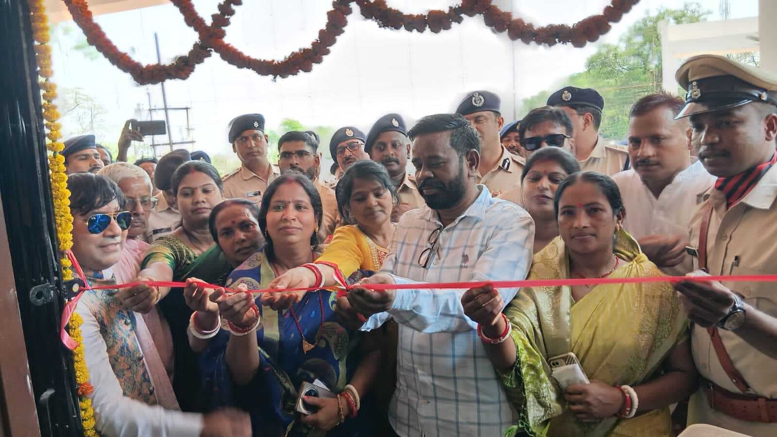 Dhanbad News: पुलिस और आम जनता के परस्पर सहयोग से ही समस्याओं का होगा समाधान : डीआइजी