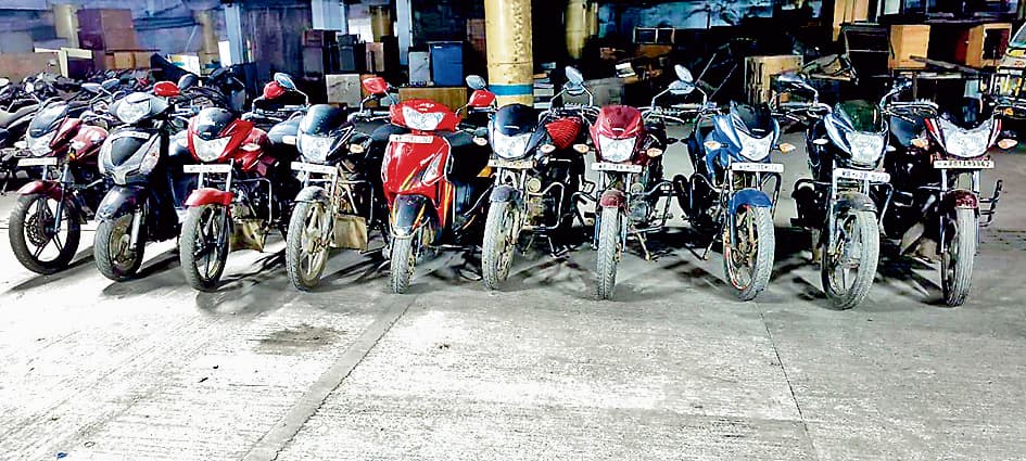 शहर की सड़कों से गायब हो रहीं मोटरसाइकिलें, पुलिस ने चोर गिरोह के दो सदस्यों को दबोचा