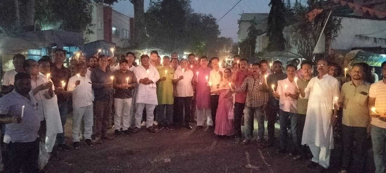 कांग्रेसियों ने पहलगाम में मारे गये सैलानियों को दी श्रद्धांजलि