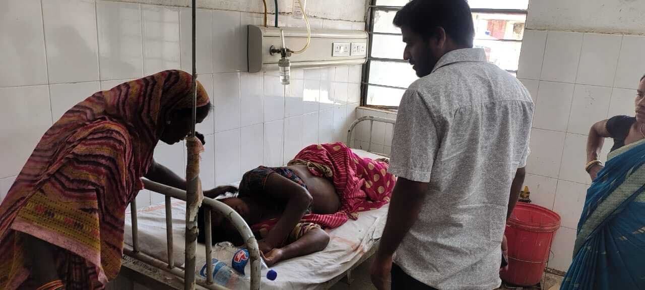नशेड़ी पति ने पत्नी को मारपीट कर किया लहूलुहान, इलाजरत