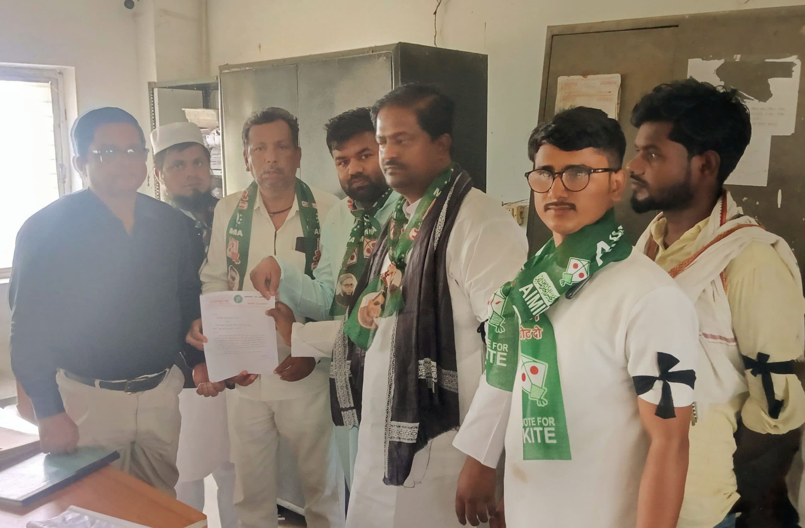 Motihari: वक्फ संशोधन बिल के खिलाफ एआइएमआइएम ने दिया धरना