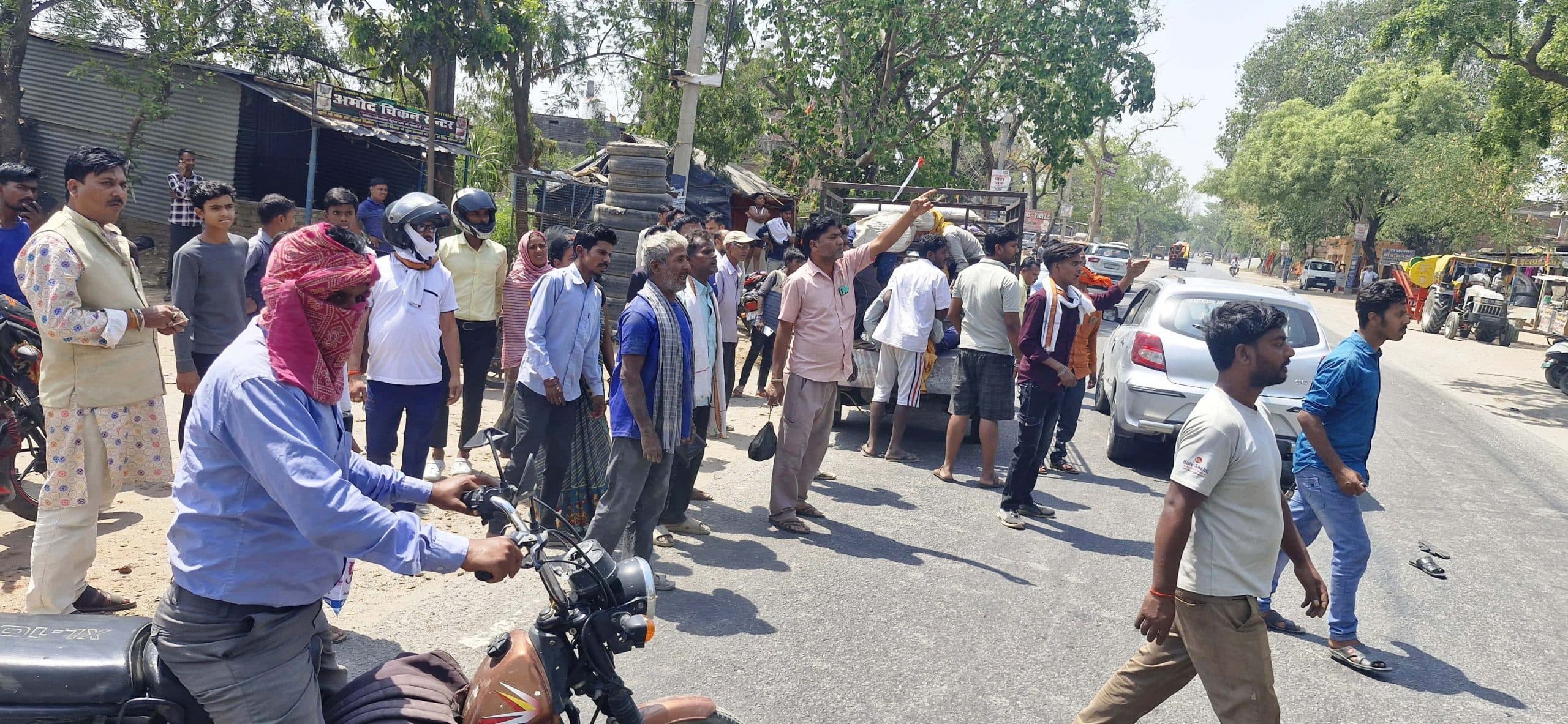 अनियंत्रित बाइक ट्रैक्टर से टकराई, पिता-पुत्र जख्मी