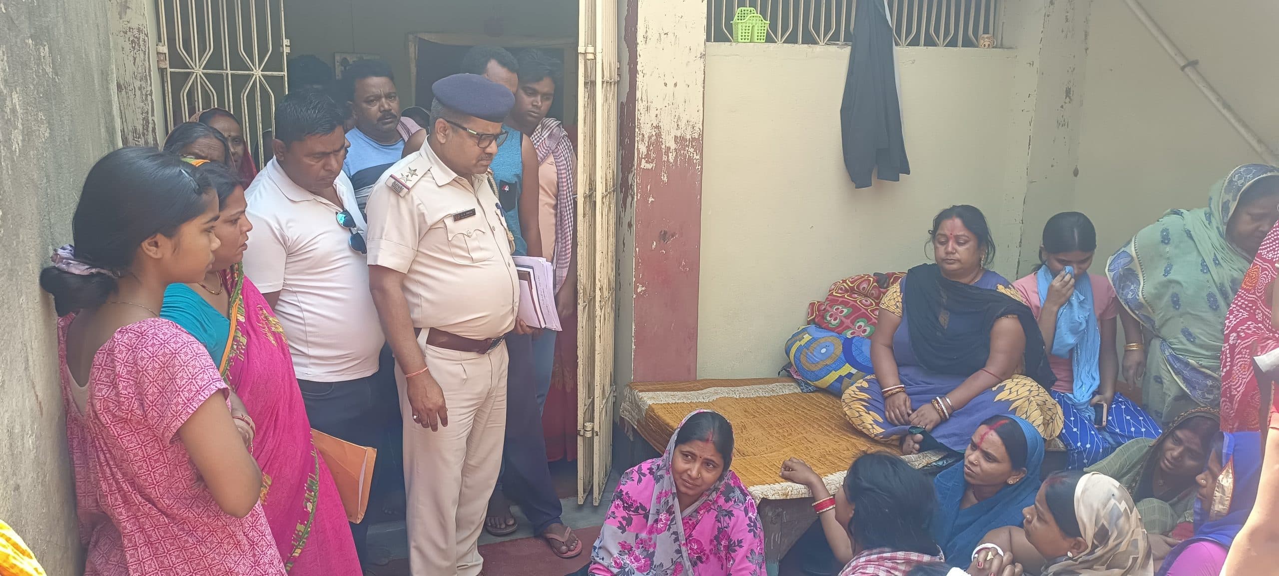 deoghar news : संदिग्ध अवस्था में युवक का शव कमरे से बरामद, जांच में जुटी पुलिस