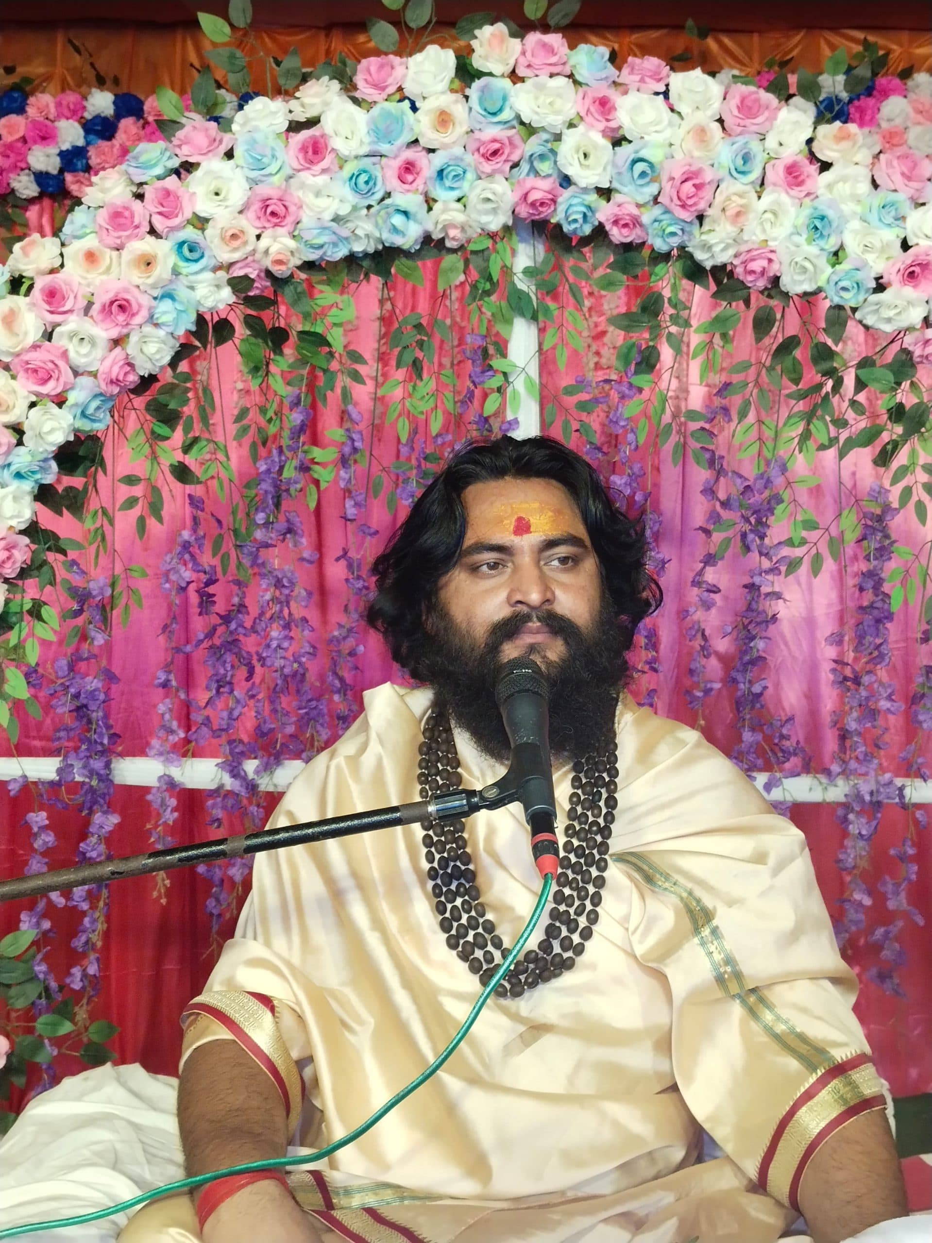 ईश्वर सर्वत्र हैं, दुख-सुख में उनका स्मरण करें : स्वामी