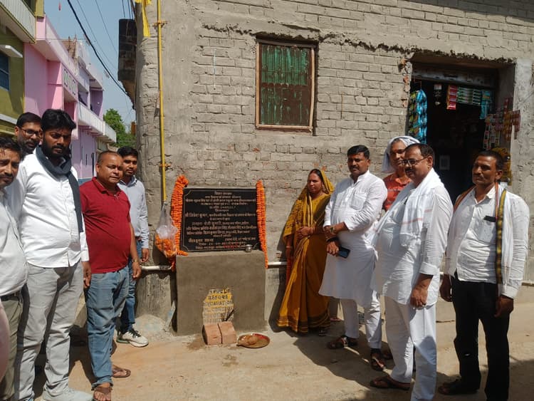 बड़हिया वार्ड-15 में नाला व सड़क निर्माण कार्य का शिलान्यास