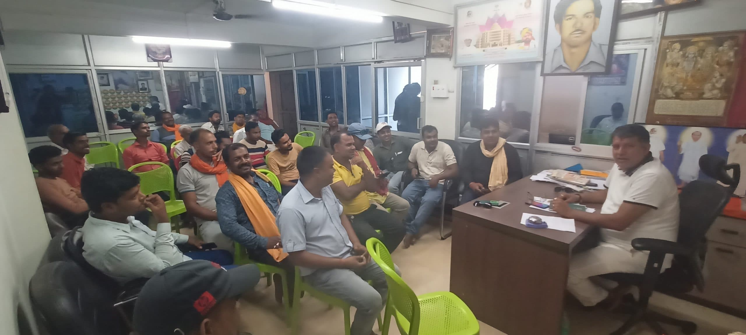 डीएवी में नामांकन फीस कम करने की पूर्व मंत्री से की मांग