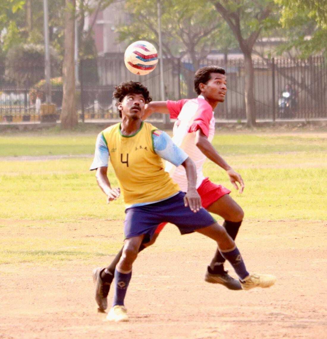 jsa qualifying football league: बर्मामाइंस, देवनगर, युवक जागृत व बरहा दिशोम की टीमें जीती