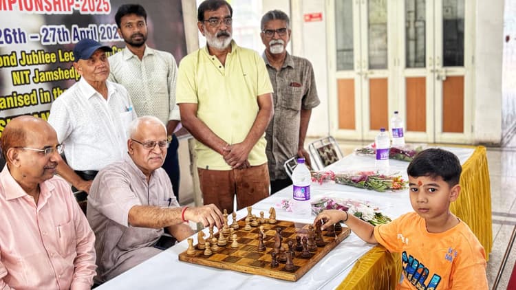 Sraikela-Kharsawan chess tournament :  मिलन, आरुष और प्रेम कुमार ने बनायी संयुक्त बढ़त