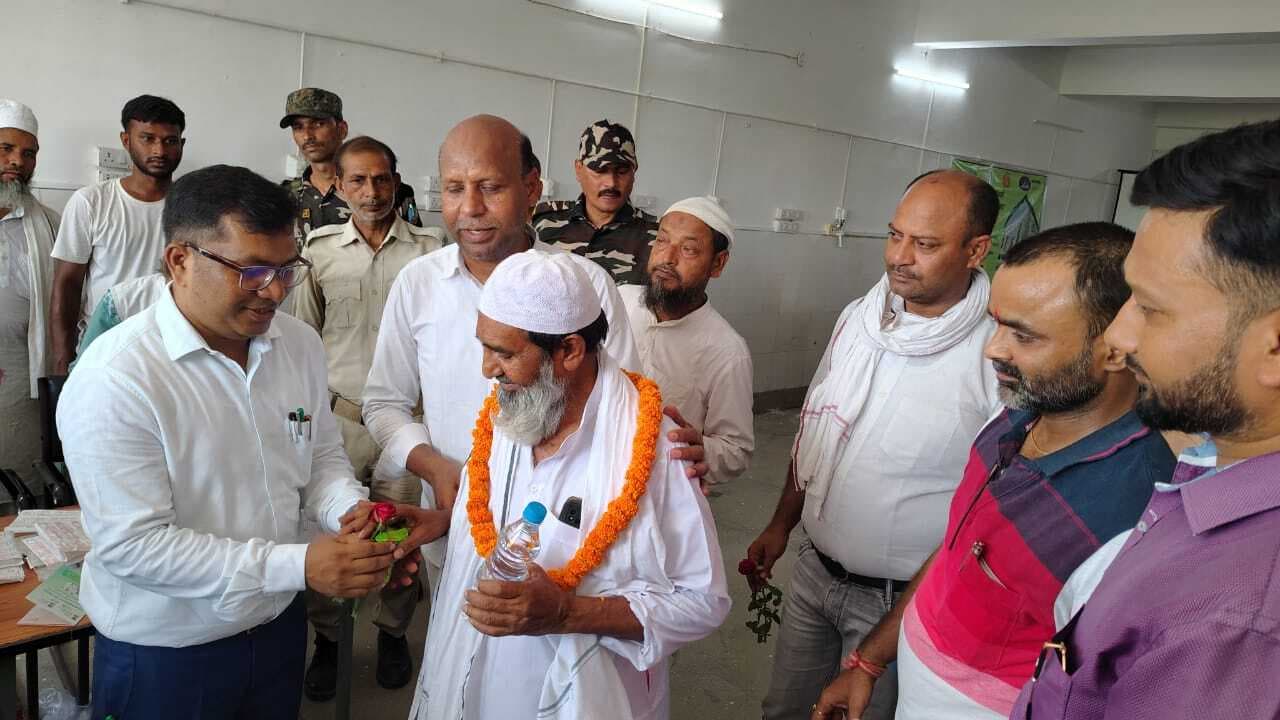 51 हज यात्रियों को दिया टीका, विधायक ने किया हज यात्रियों का स्वागत