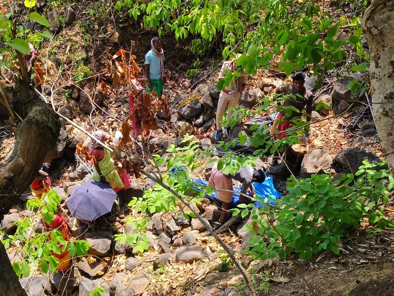 घने जंगल के बीच से प्रेमी युगल का शव बरामद