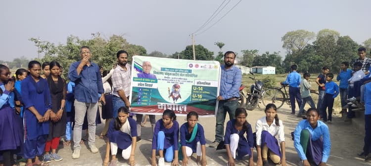 Madhubani News : संकुल स्तरीय खेल प्रतियोगिता का हुआ आयोजन