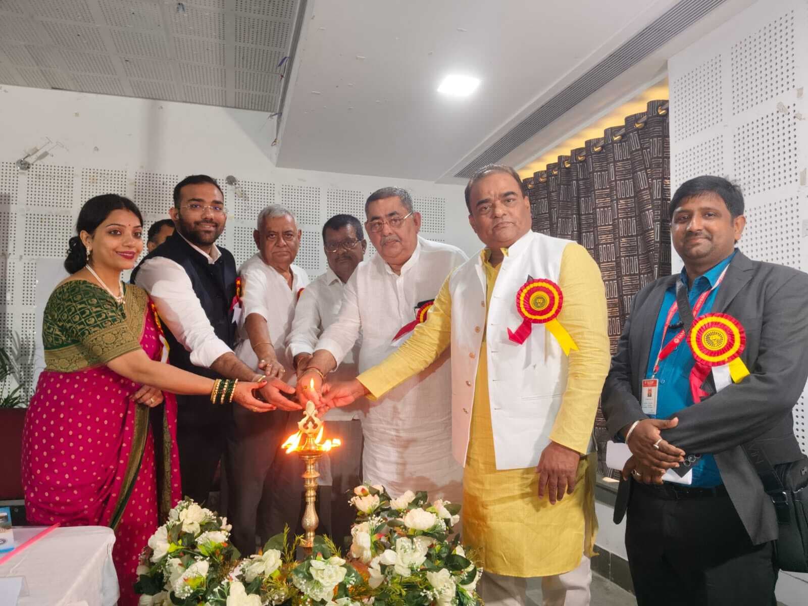 Madhubani News : जब छात्र खुद होंगे हूनरमंद तो नौकरी खुद आयेंगी उनके पीछे: डाॅ. संदीप झा